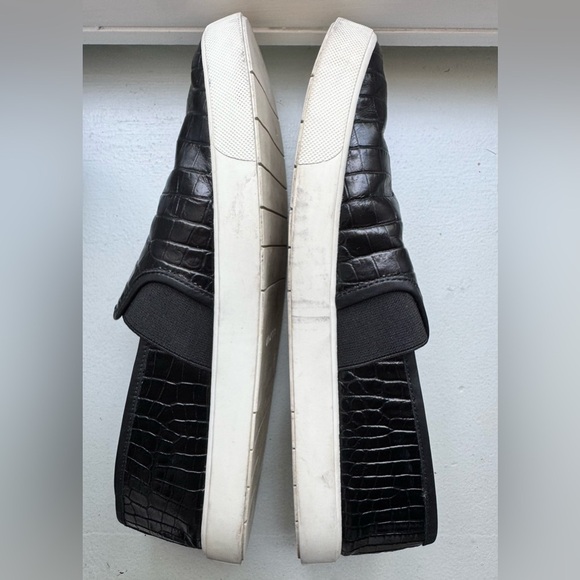 VINCE Blair EUC size 8.5 croc embossed black sneakers - Picture 8 of 10